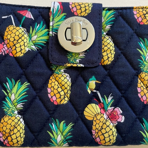 Vera Bradley Turn lock Wallet RFID
Protection Pineapple Toucan Party NWT - Picture 2 of 7